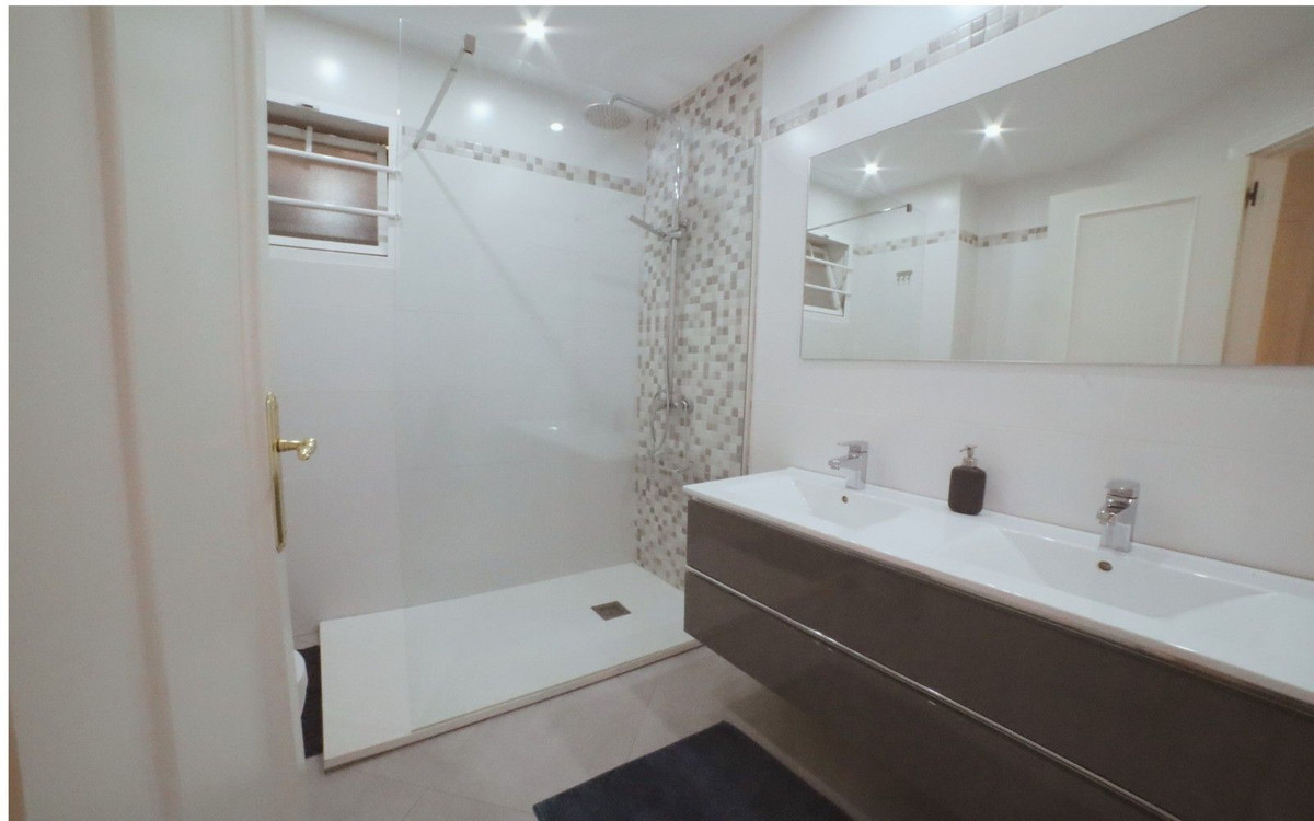 Apartment for sale in Calahonda, Málaga, Spain