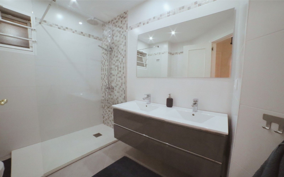 Apartment for sale in Calahonda, Málaga, Spain