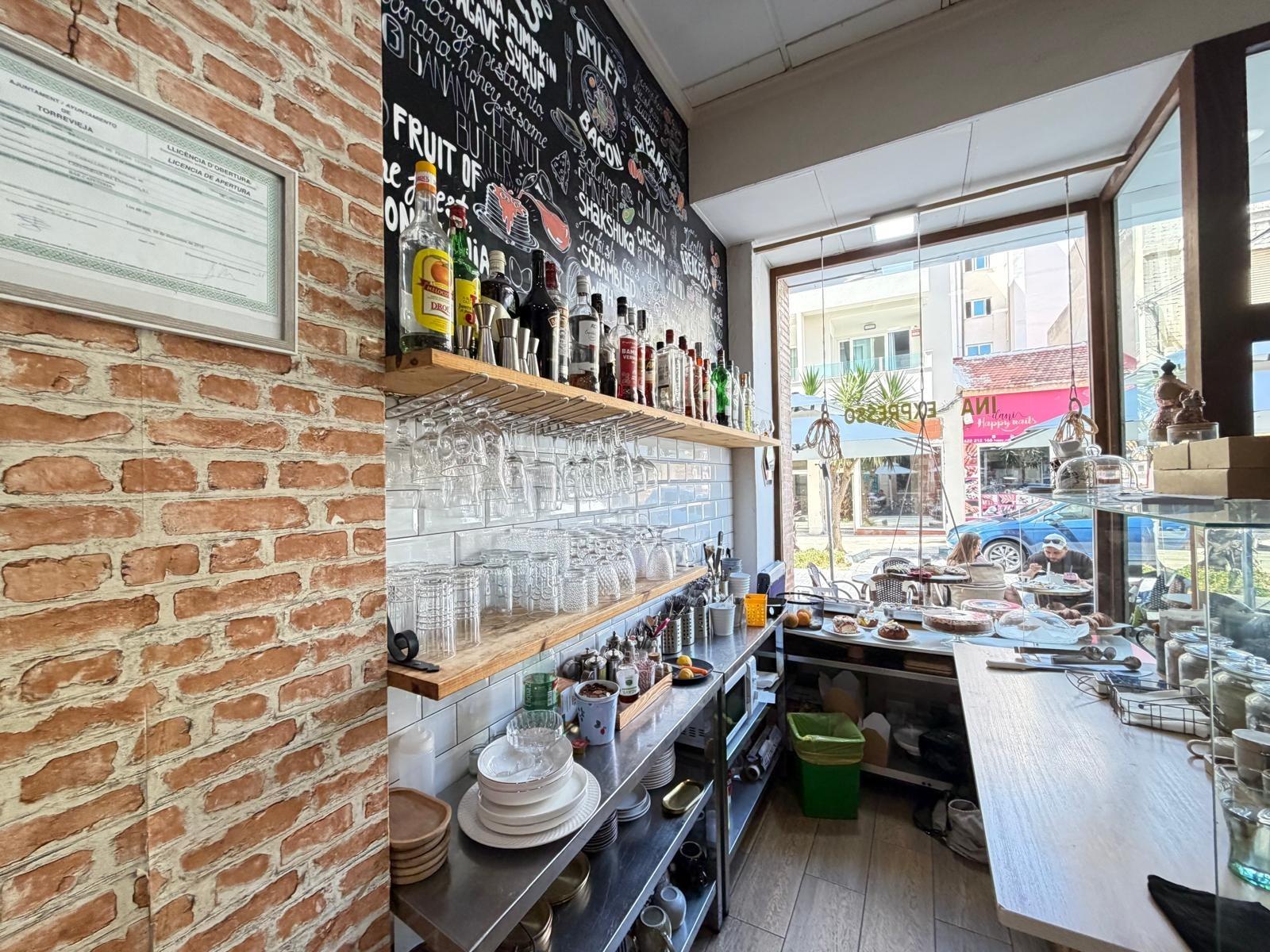 Commercial unit for sale in Torrevieja, Alicante, Spain