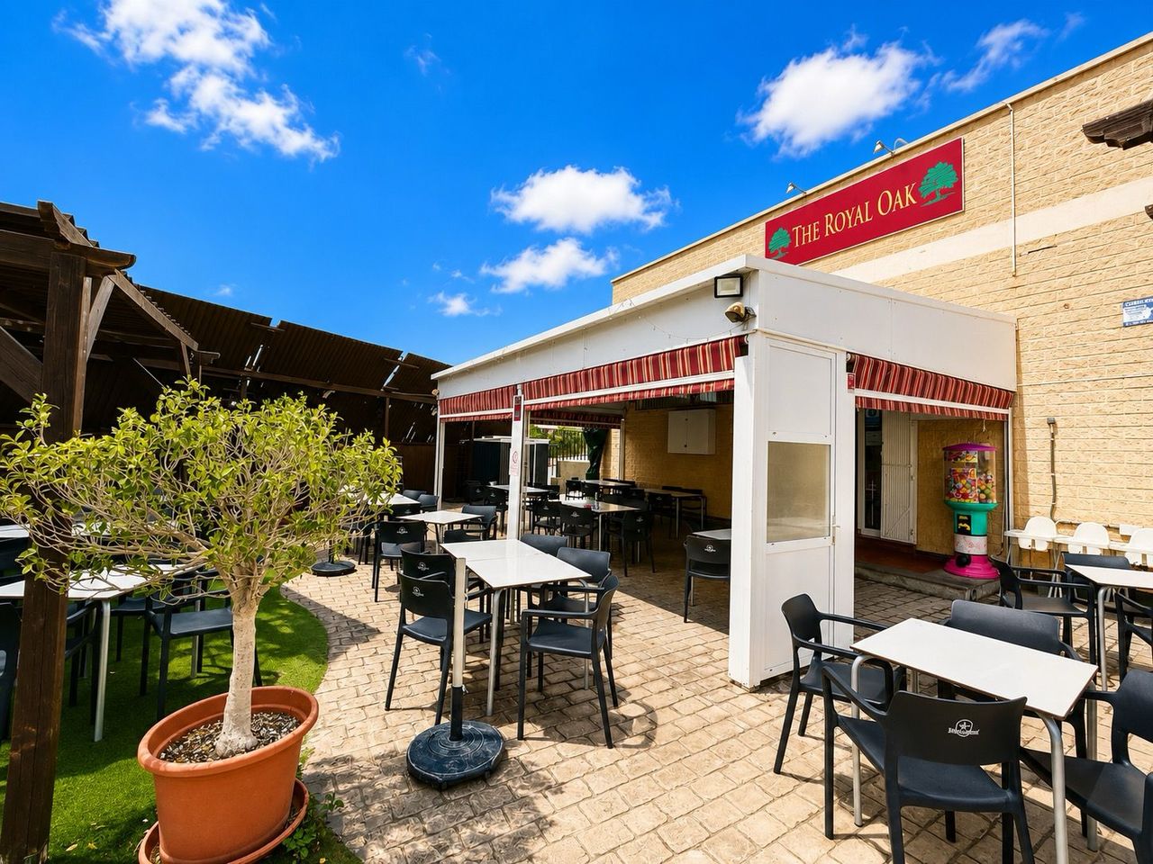 Commercial unit for sale in Villamartin, Alicante, Spain