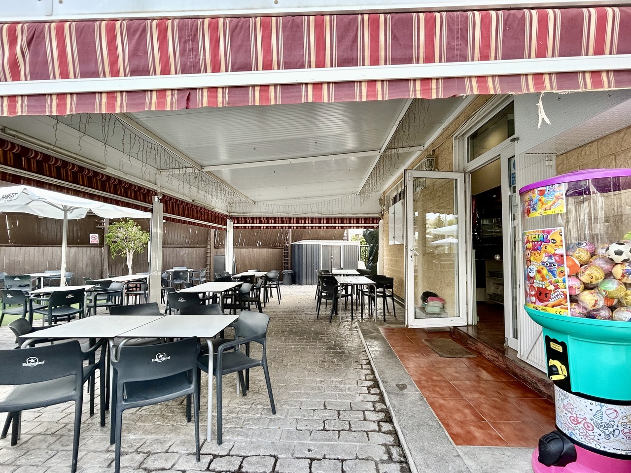 Commercial unit for sale in Villamartin, Alicante, Spain
