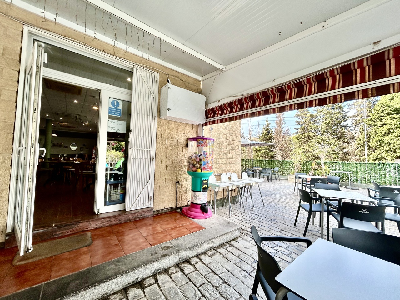 Commercial unit for sale in Villamartin, Alicante, Spain
