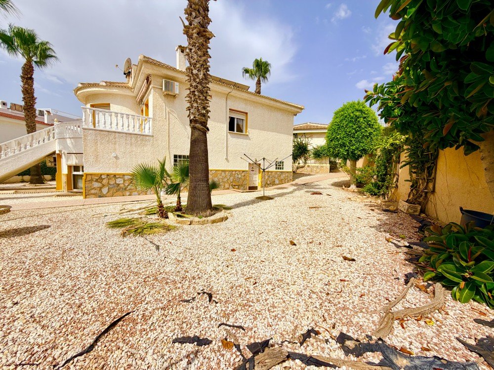 Villa for sale in Ciudad Quesada, Alicante, Spain