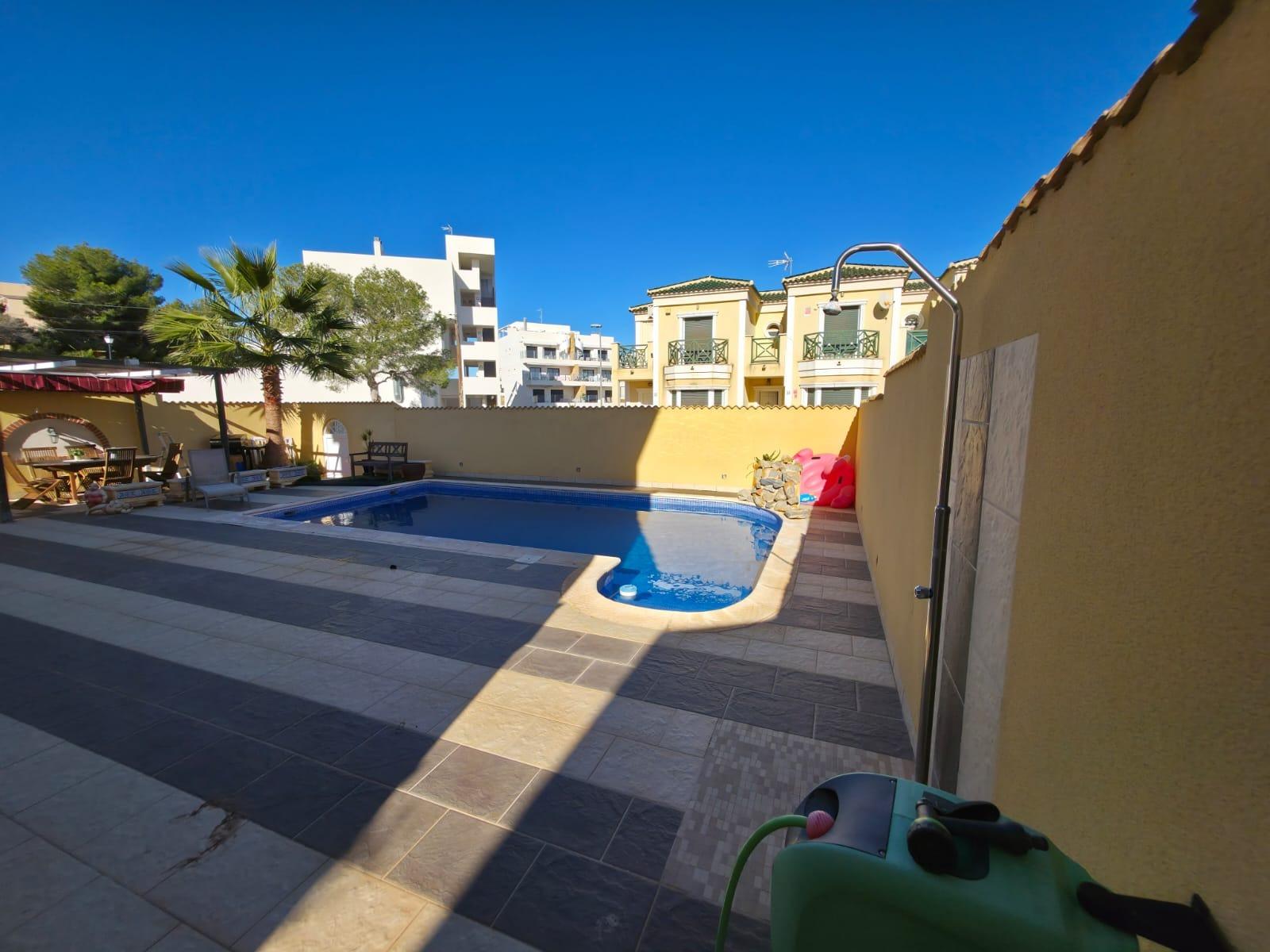 Villa en venta en Orihuela Costa