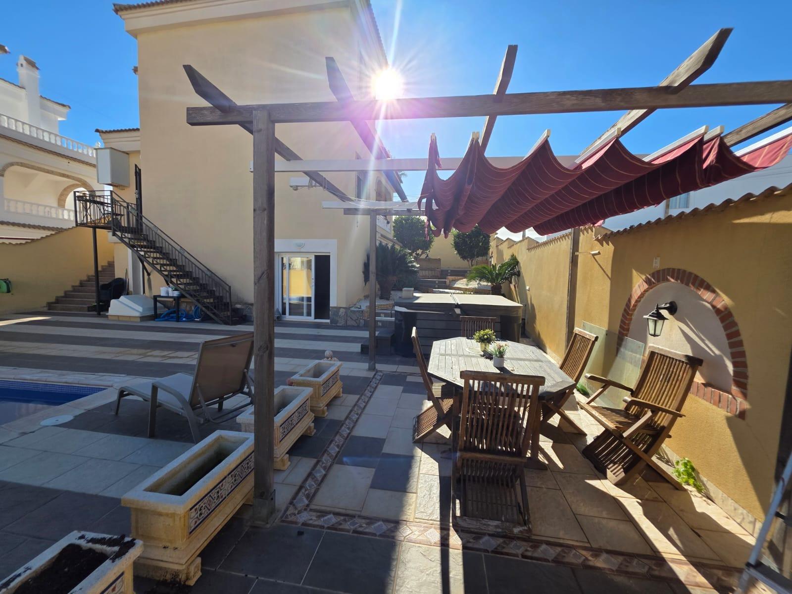 Villa en venta en Orihuela Costa