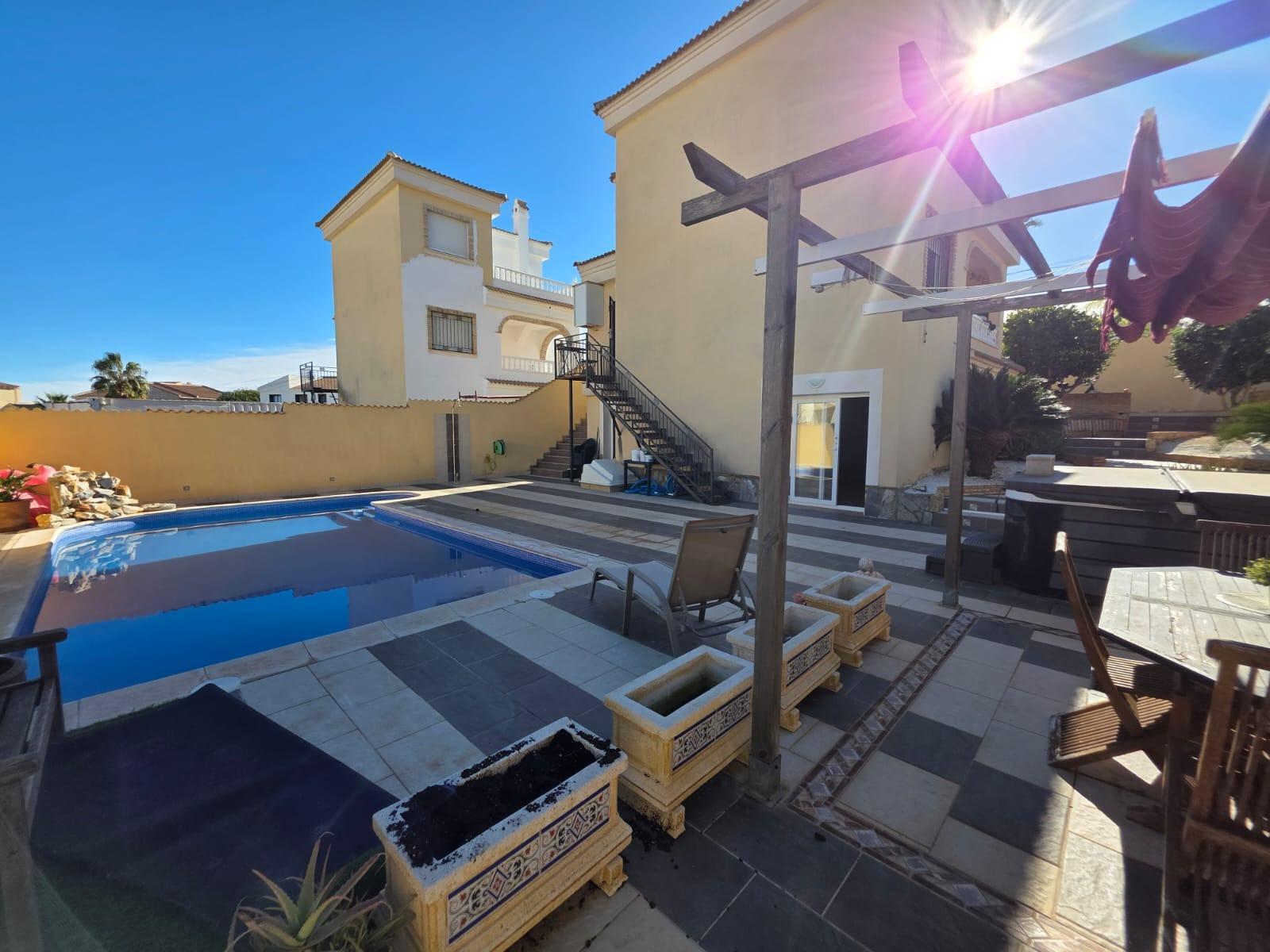 Villa en venta en Orihuela Costa