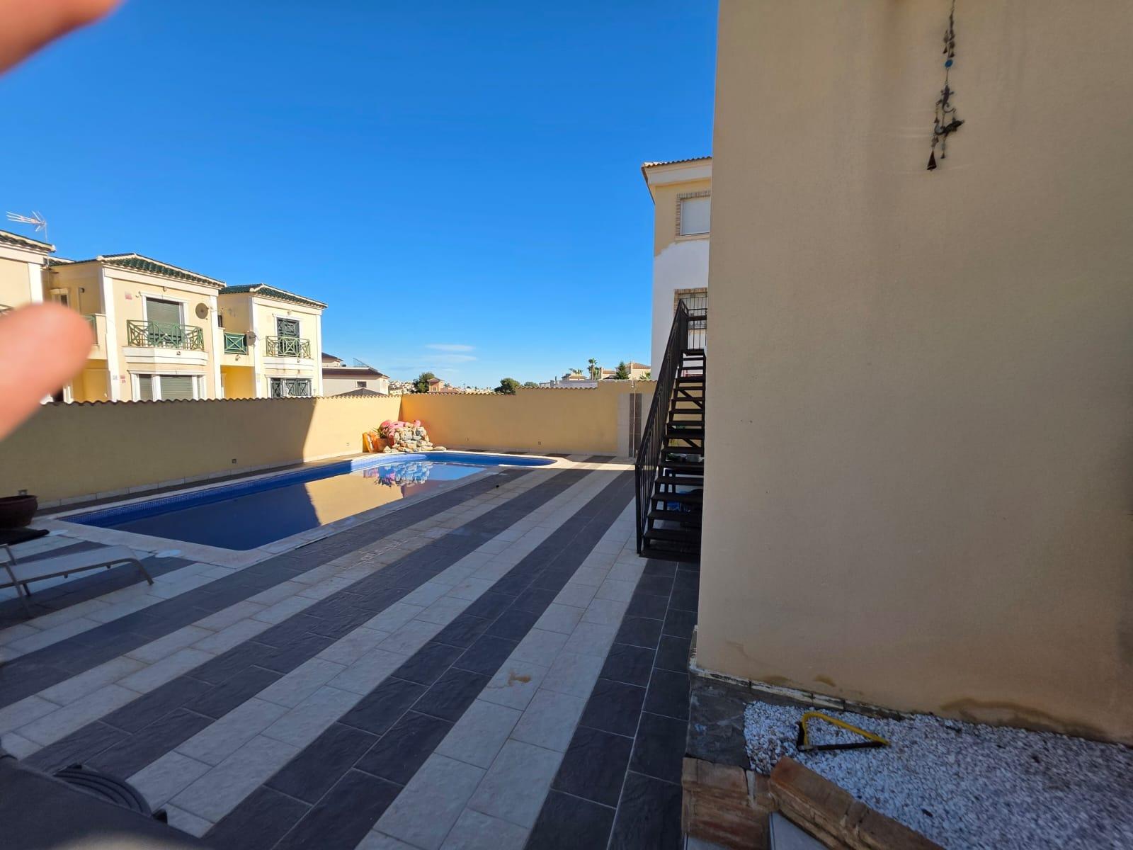 Villa en venta en Orihuela Costa