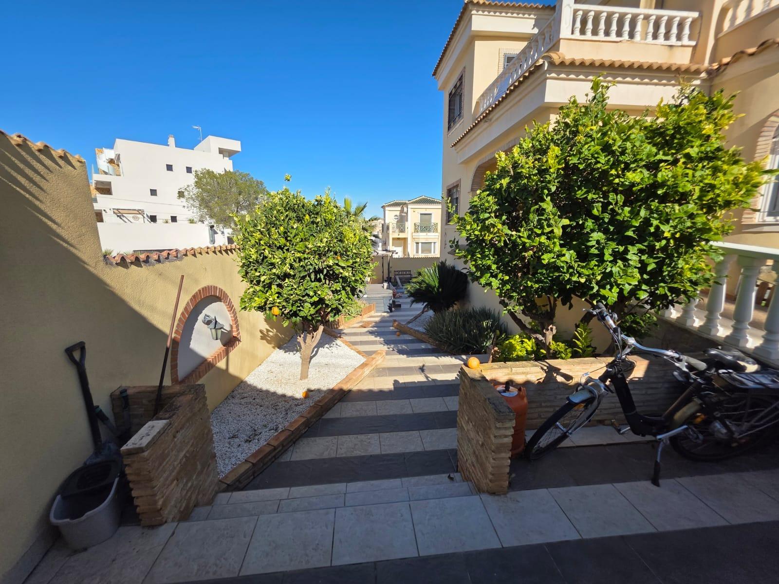 Villa en venta en Orihuela Costa