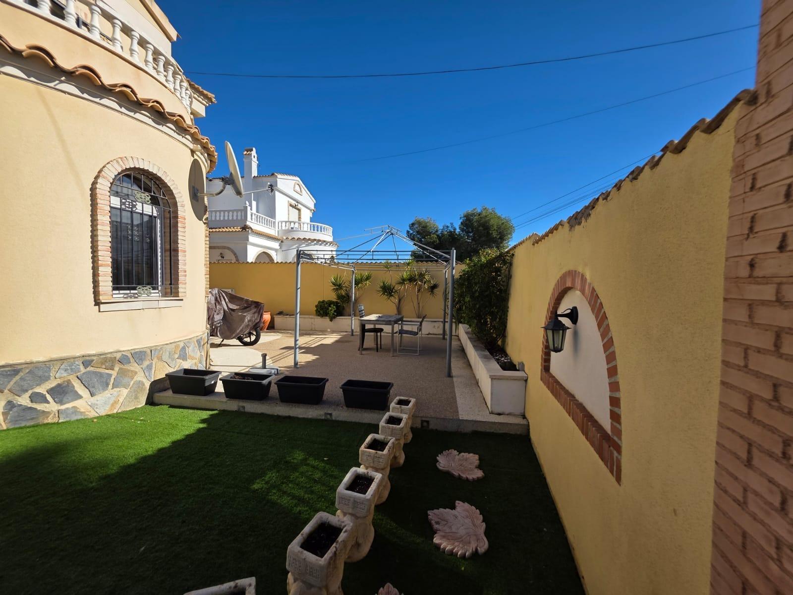 Villa en venta en Orihuela Costa