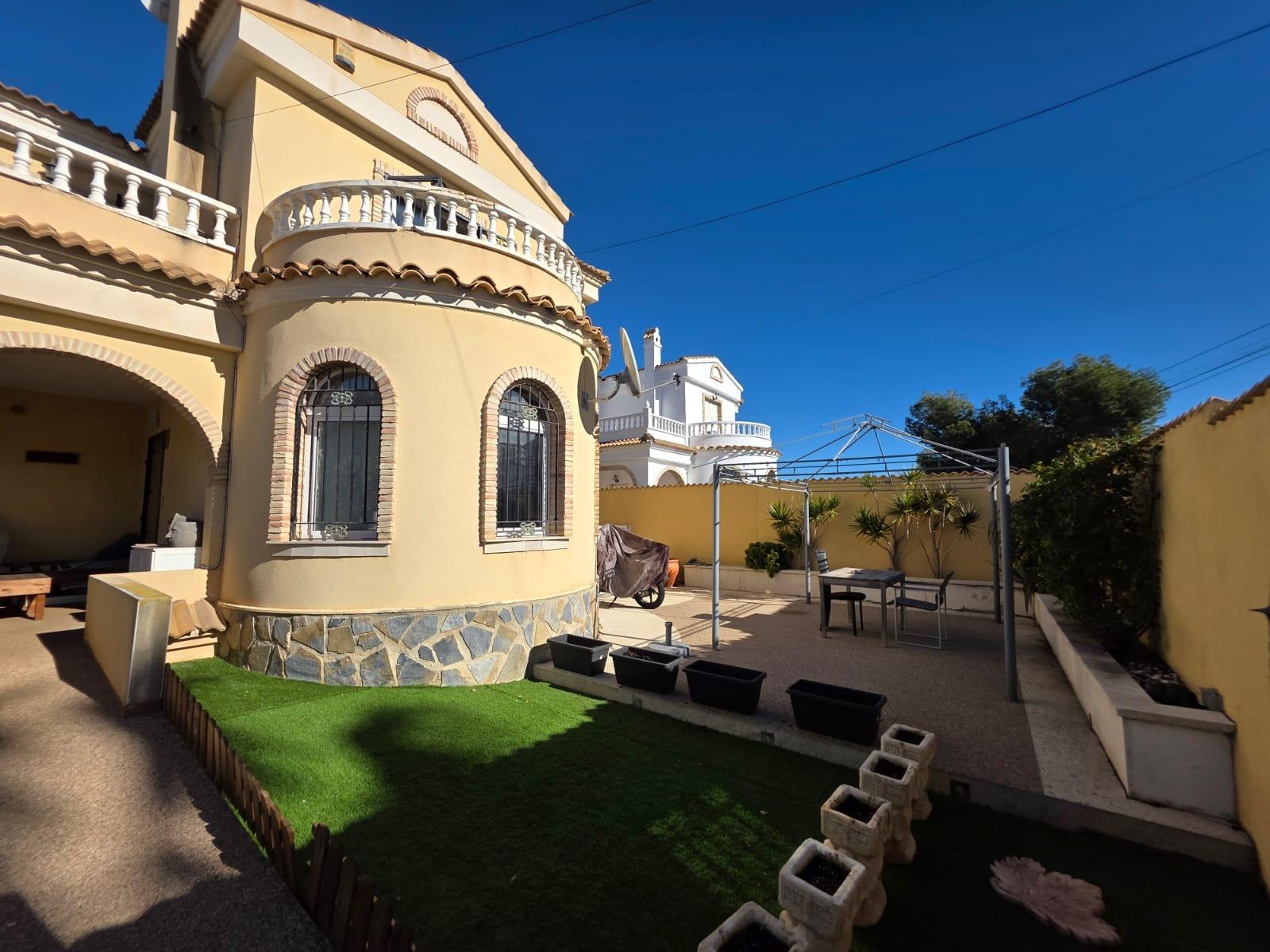 Villa en venta en Orihuela Costa