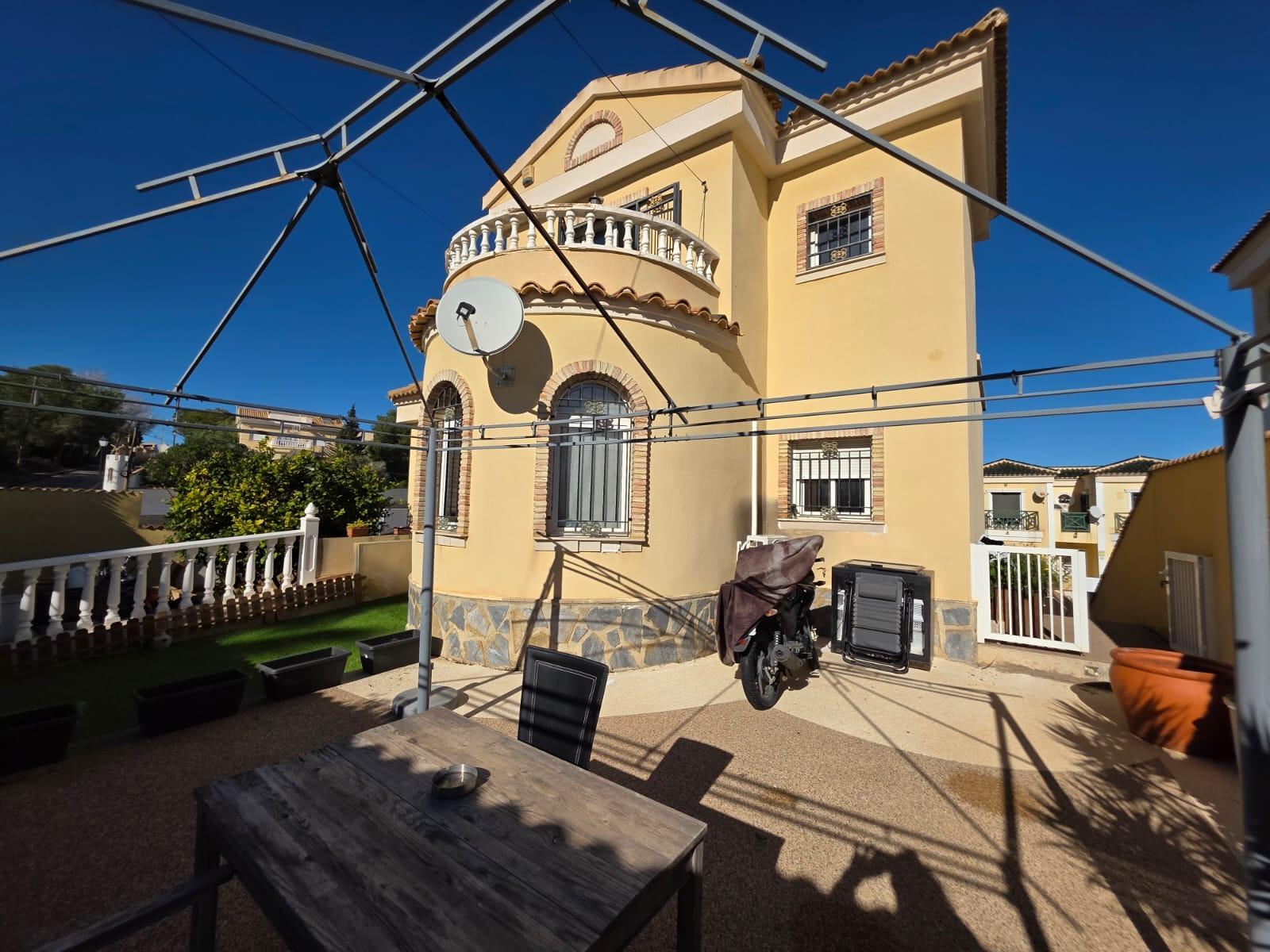 Villa en venta en Orihuela Costa