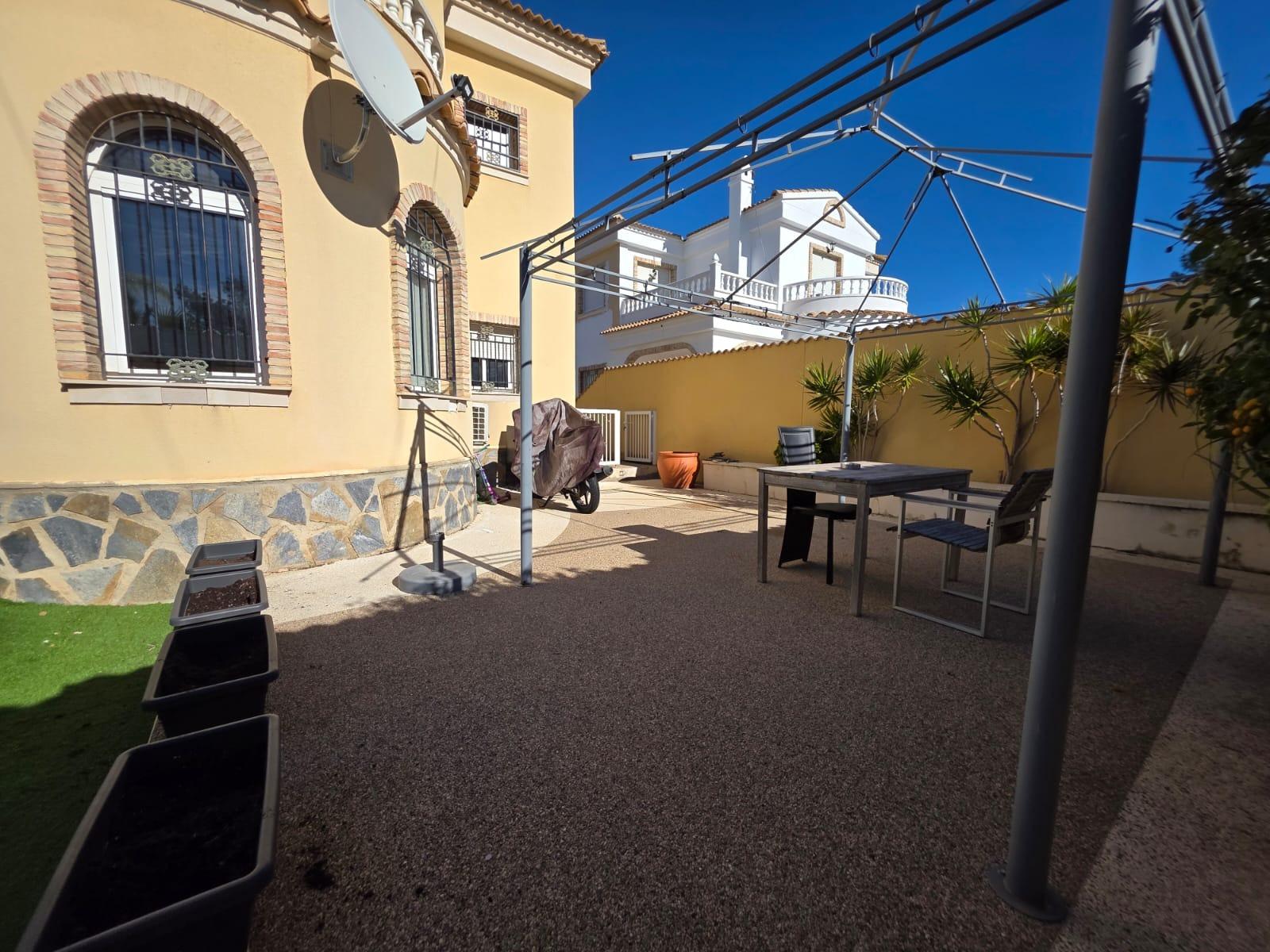 Villa en venta en Orihuela Costa