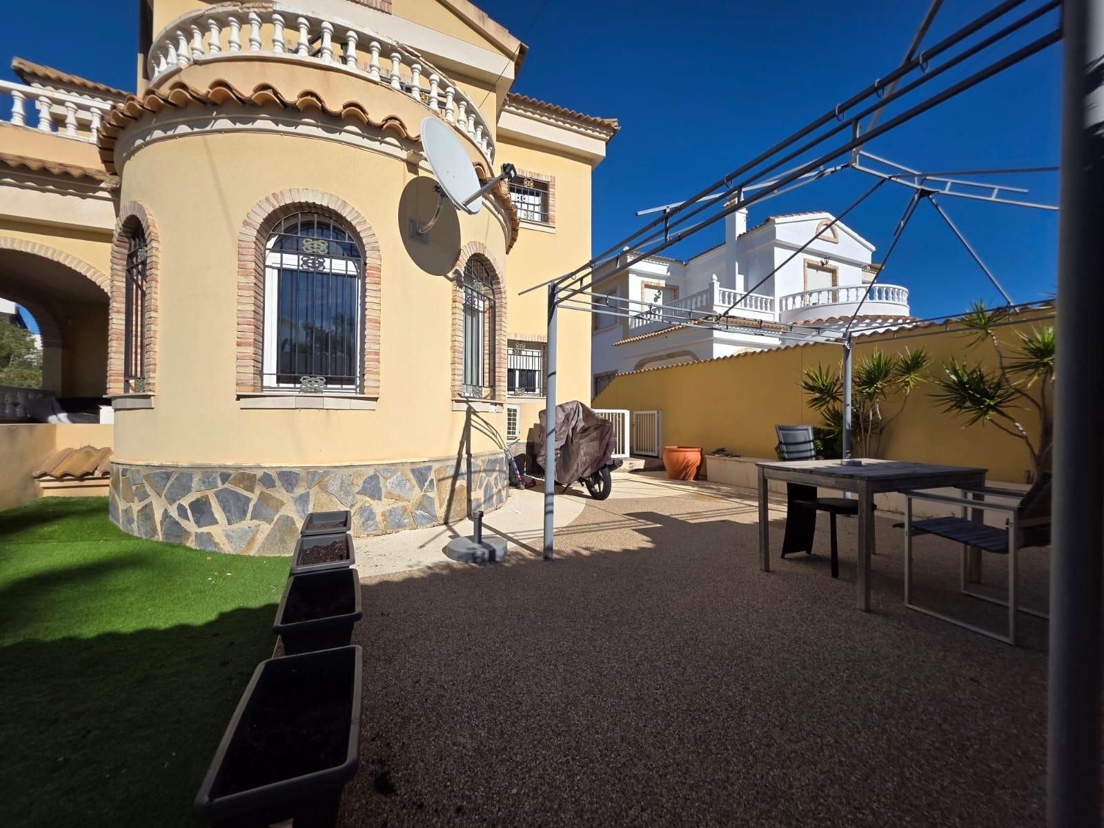 Villa en venta en Orihuela Costa