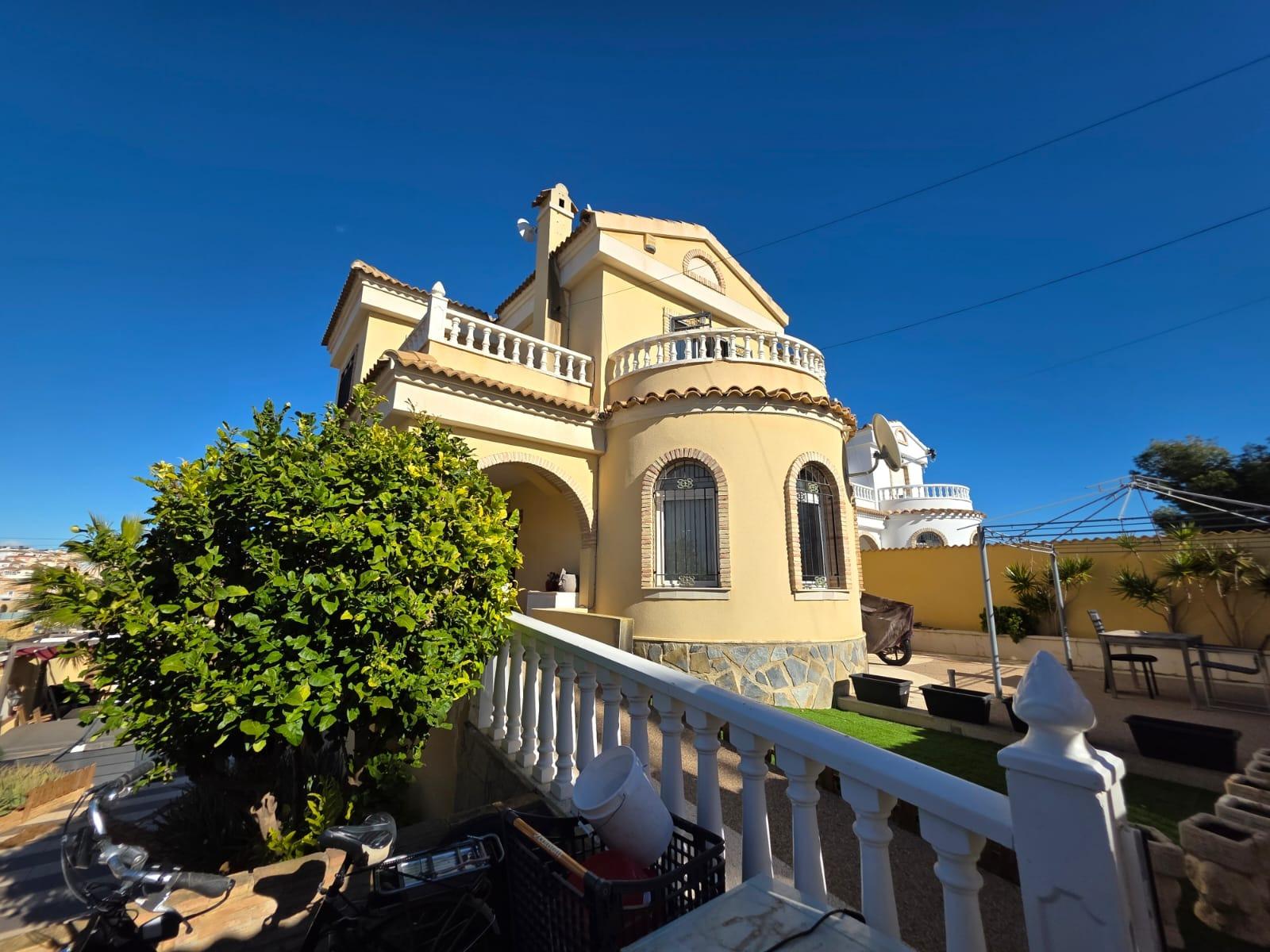 Villa en venta en Orihuela Costa