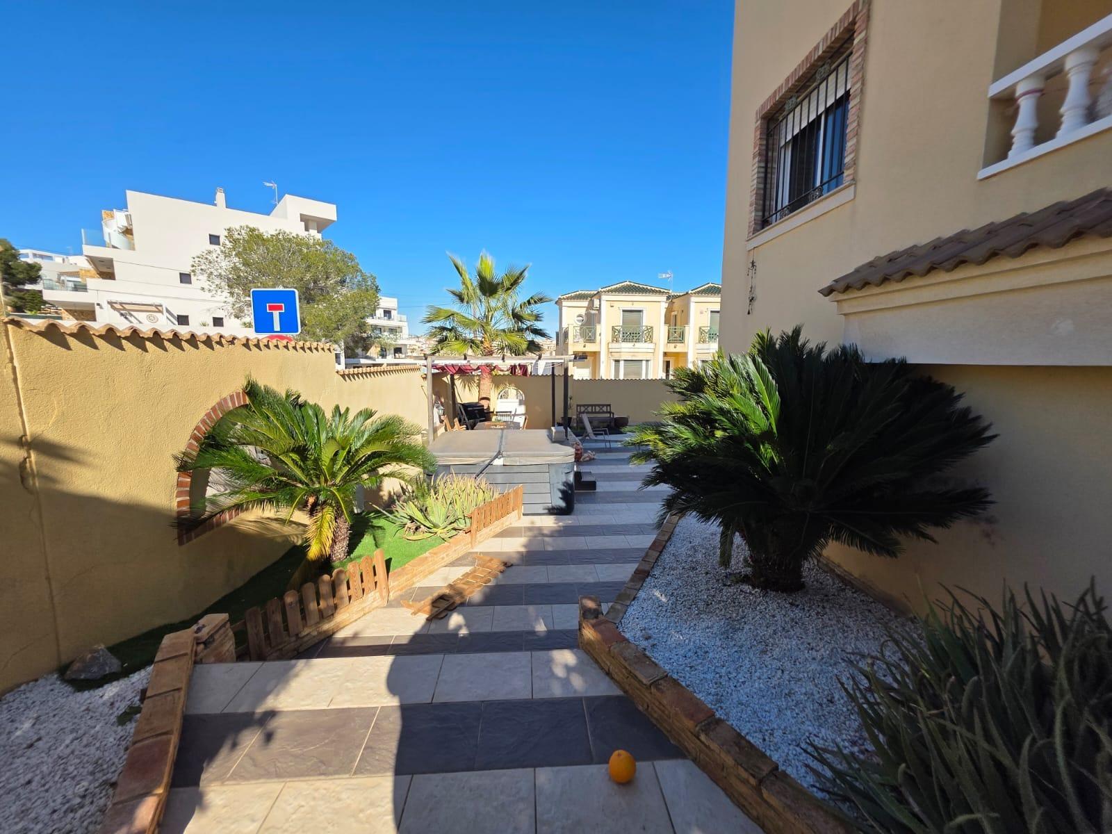 Villa en venta en Orihuela Costa