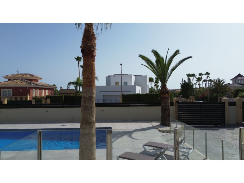 Villa en venta en Alfas Del Pi