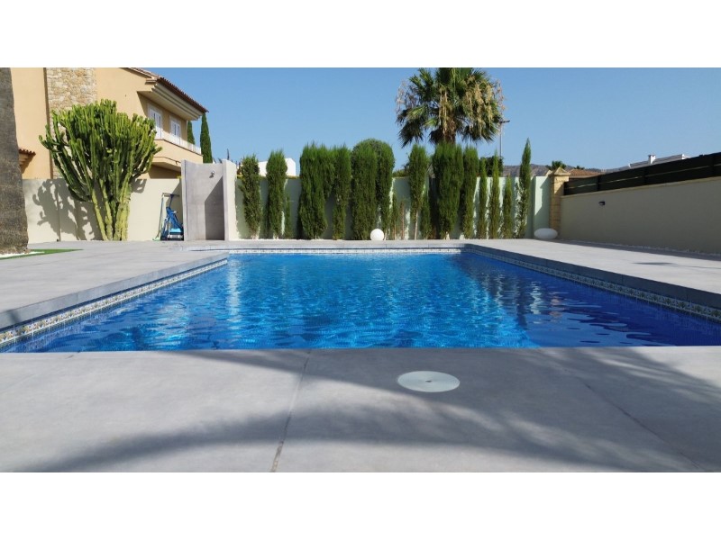 Villa en venta en Alfas Del Pi