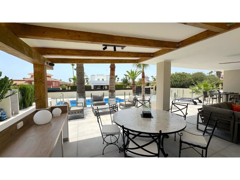 Villa en venta en Alfas Del Pi