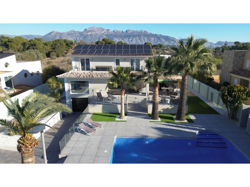 Villa en venta en Alfas Del Pi