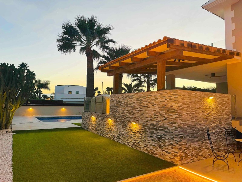Villa en venta en Alfas Del Pi