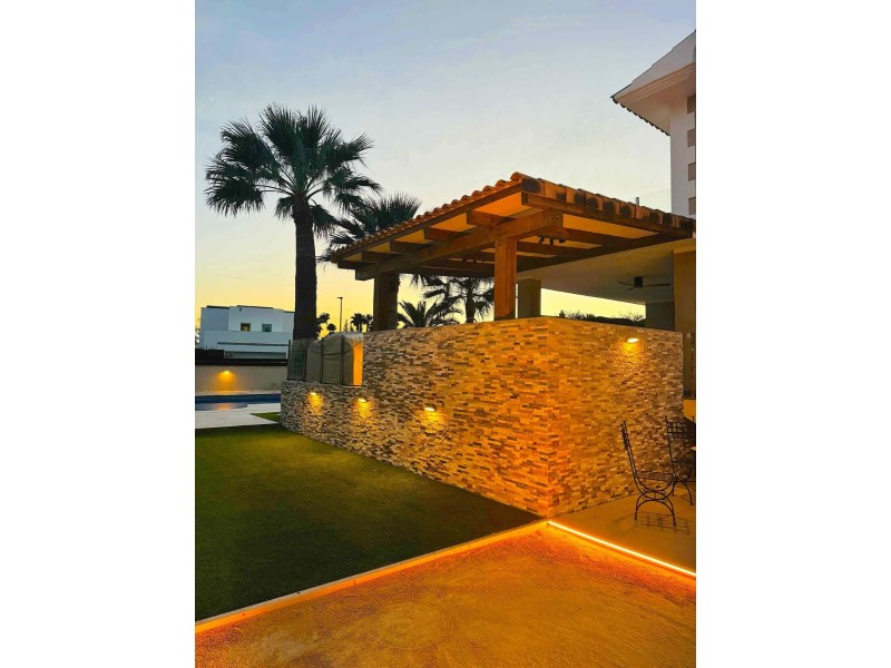 Villa en venta en Alfas Del Pi