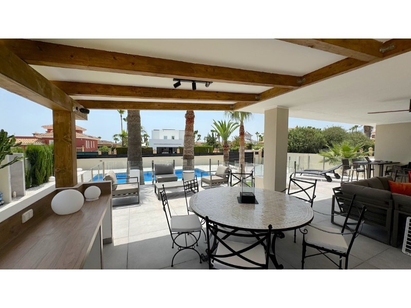 Villa en venta en Alfas Del Pi
