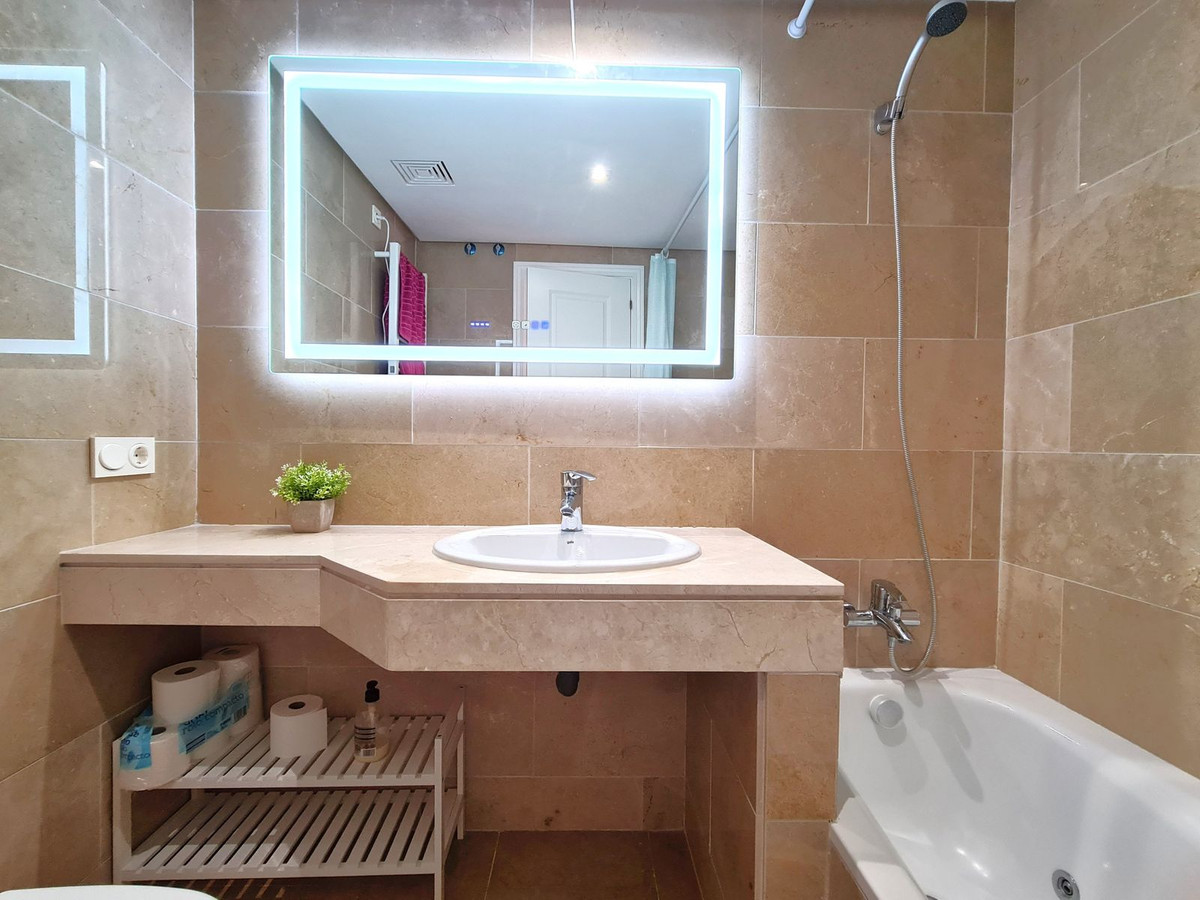 Apartment for sale in La Duquesa, Málaga, Spain
