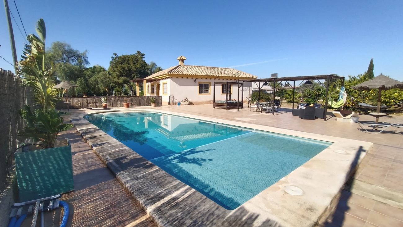 Villa en venta en Avileses
