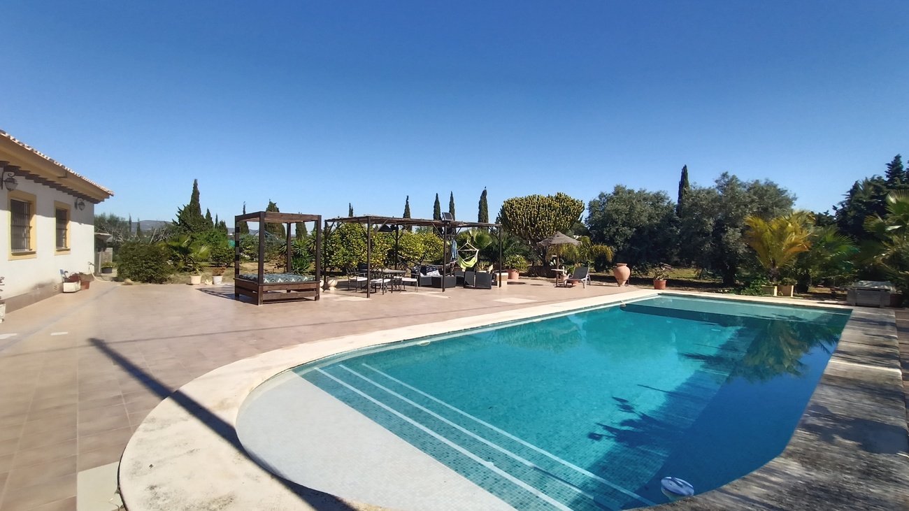 Villa en venta en Avileses