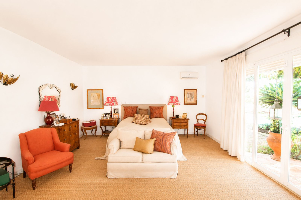 Villa for sale in La Quinta, Málaga, Spain