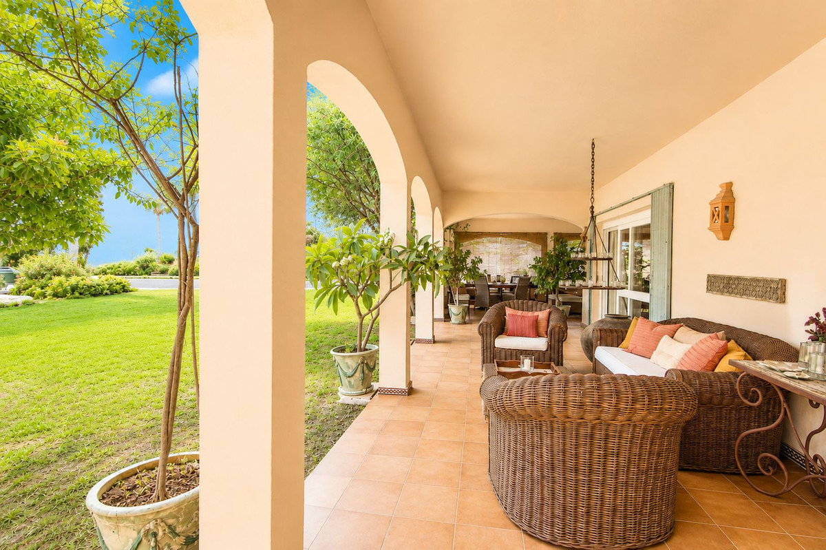 Villa for sale in La Quinta, Málaga, Spain