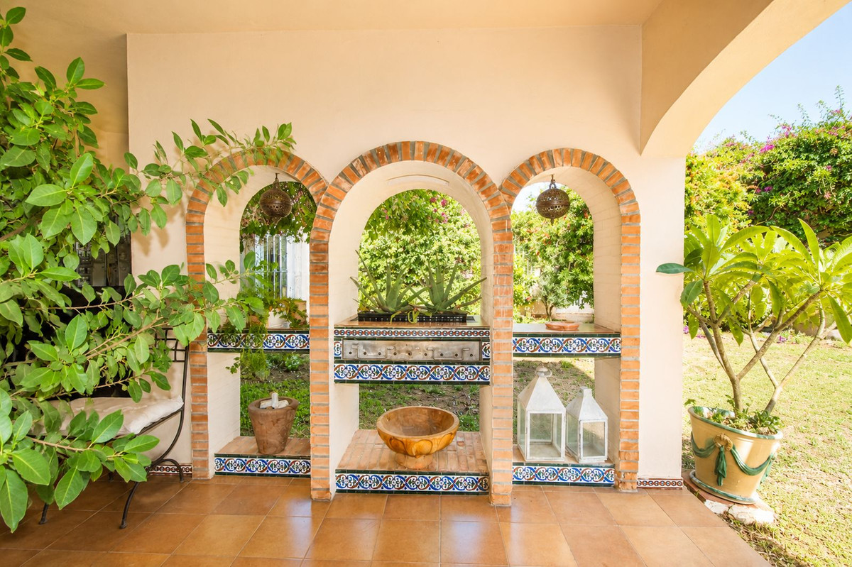 Villa for sale in La Quinta, Málaga, Spain