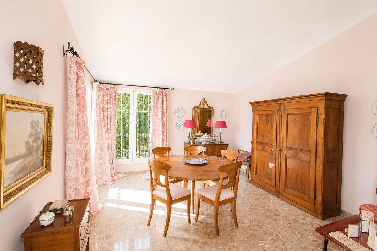 Villa for sale in La Quinta, Málaga, Spain