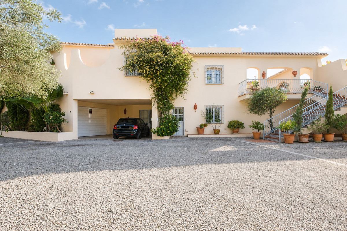 Villa for sale in La Quinta, Málaga, Spain