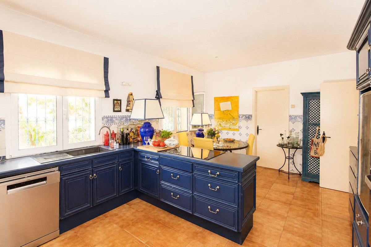 Villa for sale in La Quinta, Málaga, Spain