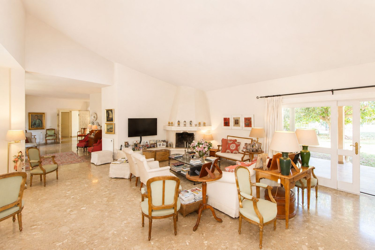 Villa for sale in La Quinta, Málaga, Spain