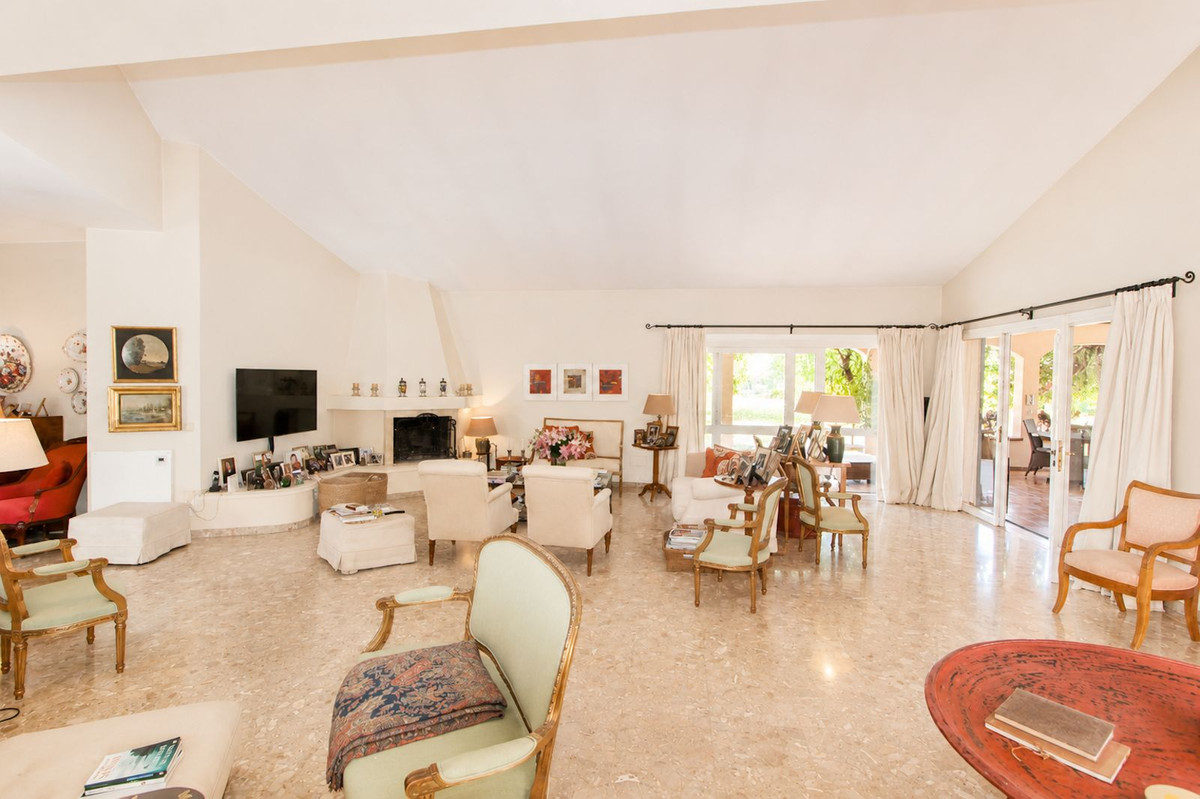 Villa for sale in La Quinta, Málaga, Spain
