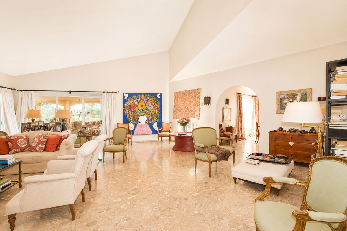 Villa for sale in La Quinta, Málaga, Spain