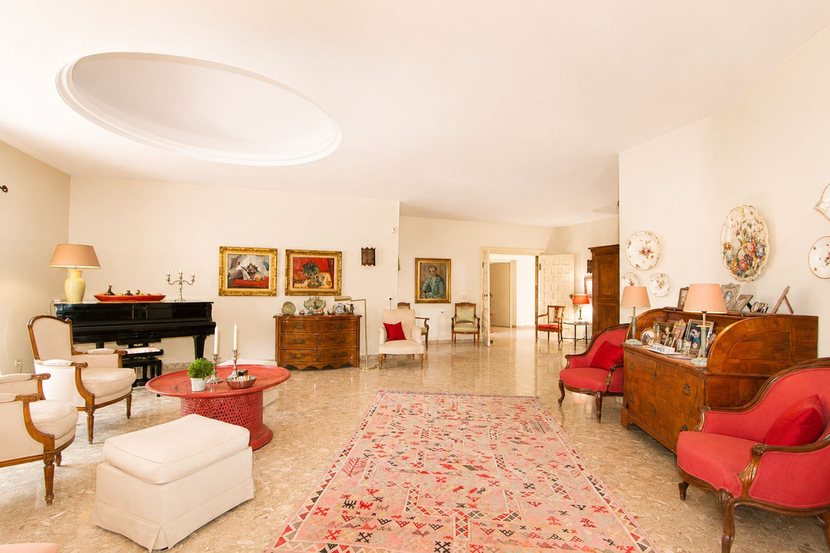 Villa for sale in La Quinta, Málaga, Spain