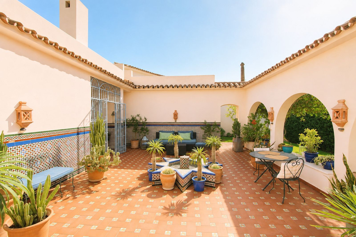 Villa for sale in La Quinta, Málaga, Spain