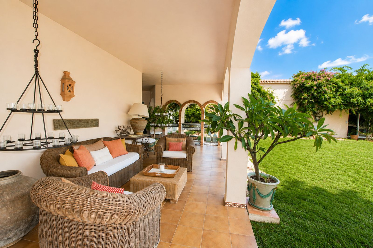 Villa for sale in La Quinta, Málaga, Spain