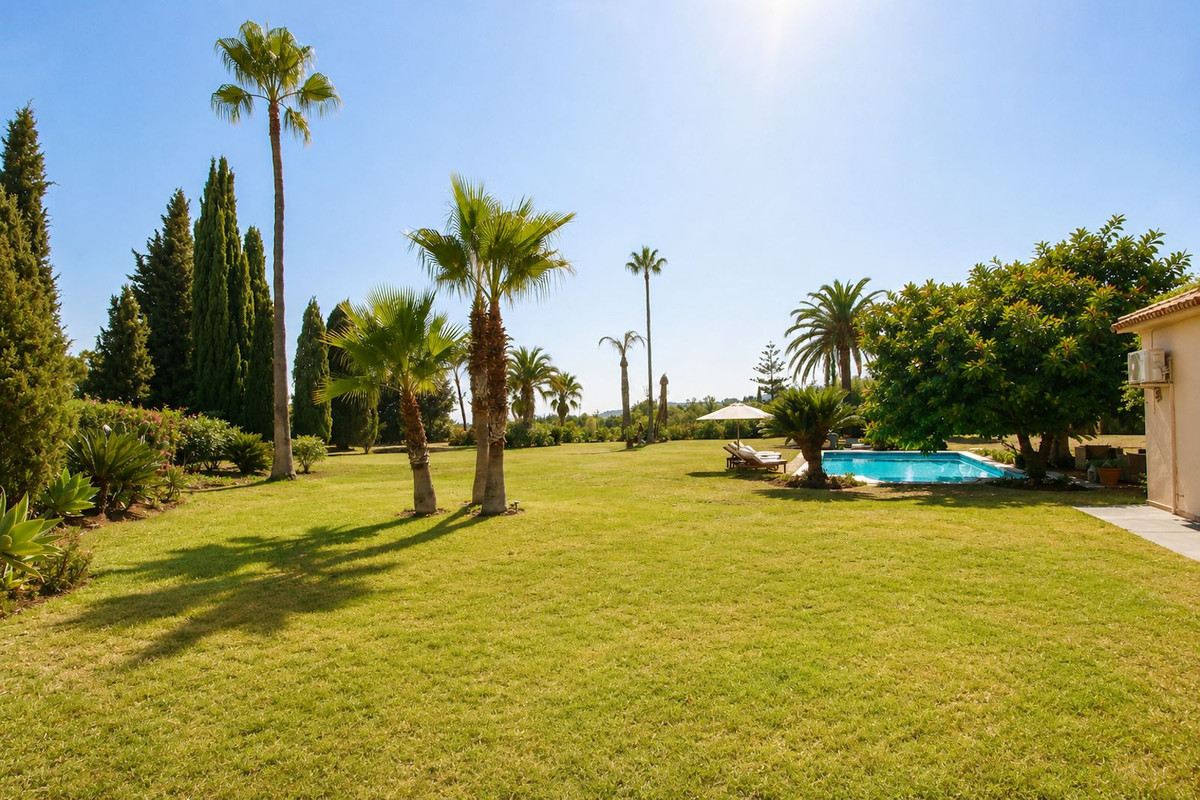 Villa for sale in La Quinta, Málaga, Spain