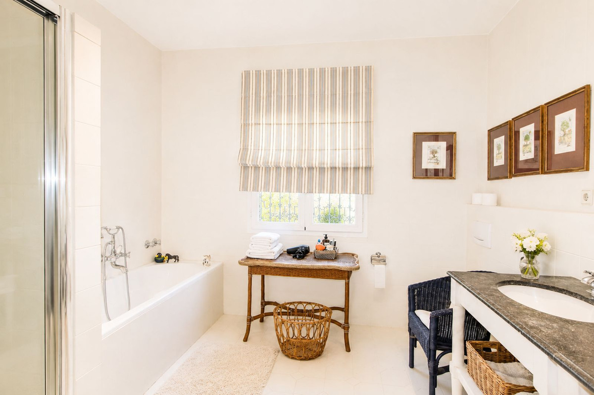 Villa for sale in La Quinta, Málaga, Spain