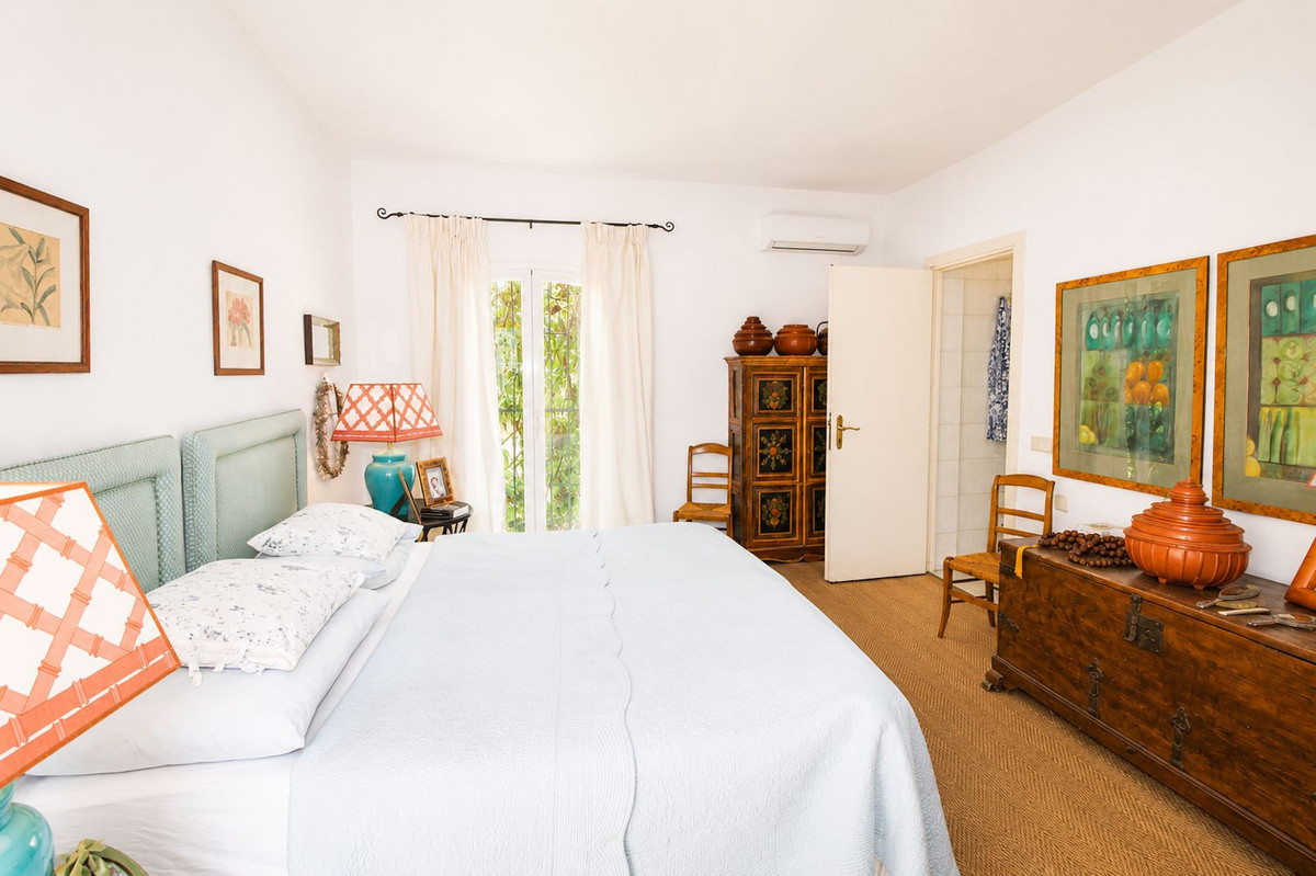 Villa for sale in La Quinta, Málaga, Spain