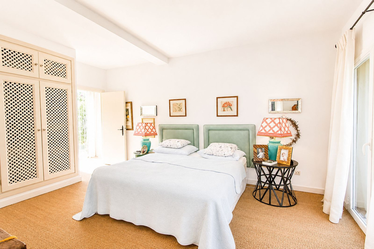 Villa for sale in La Quinta, Málaga, Spain