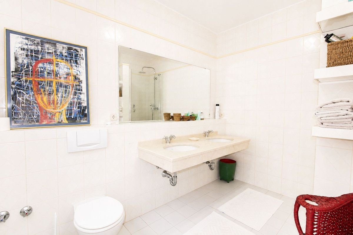 Villa for sale in La Quinta, Málaga, Spain
