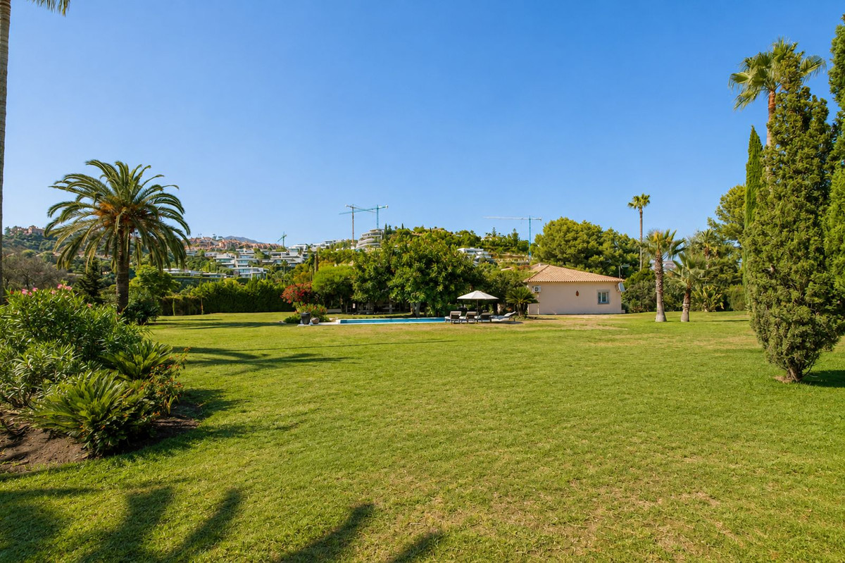 Villa for sale in La Quinta, Málaga, Spain