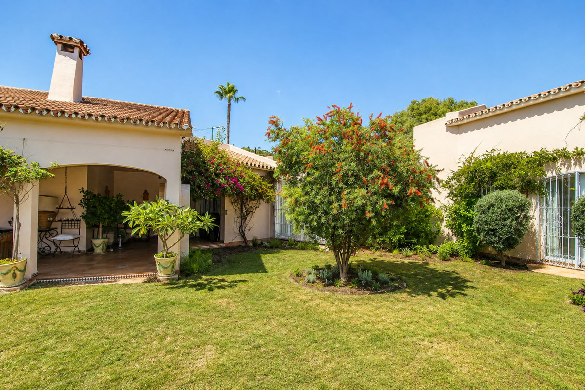 Villa for sale in La Quinta, Málaga, Spain