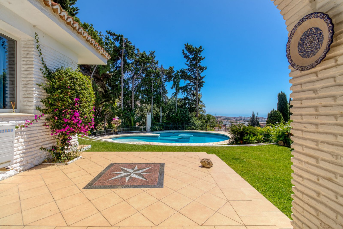 Villa for sale in Benalmádena, Málaga, Spain