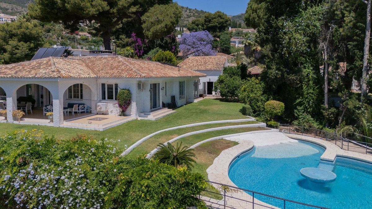 Villa for sale in Benalmádena, Málaga, Spain